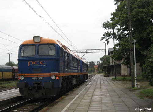 16.08.2008 (Czerwieńsk) M62-1536 oraz M62-1683 własność spółki PCC Rail Szczakowa stoją na stacji w Czerwieńsku.