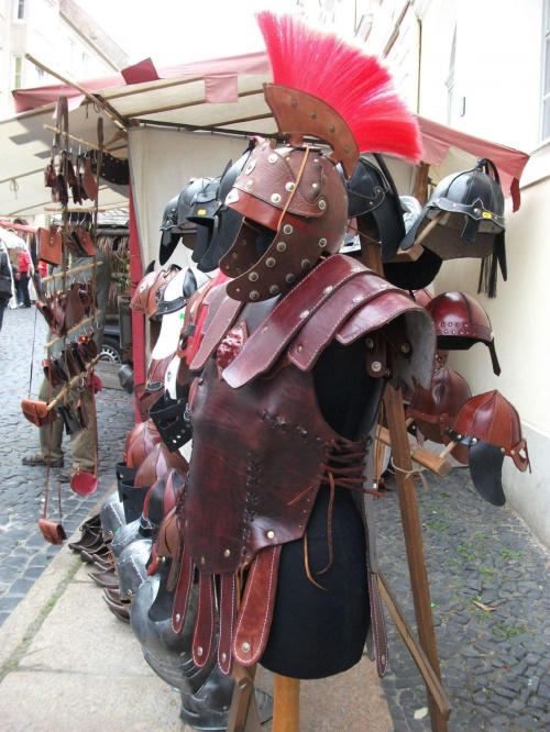 Görlitz,na straganach królowały stroje z innych epok...