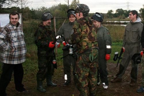 Niezapomniane wrażenia, adrenalina i emocje. To wszystko było dziełem i udziałem związkowców Sierpnia 80 z GZUGu na arenie paintballowej #WzzSierpień80 #gzug #paintball