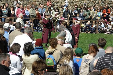 Turniej Rycerski na Dworze Konrada Mazowieckiego Czersk #rycerz #zbroja #szabla #miecz #tarcza #chełm #pzk #wojna