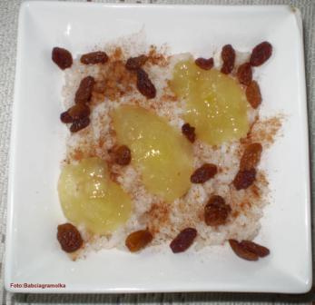 Ryż na mleku z cynamonem i galaretką jabłkową ..Przepisy na : http://www.kulinaria.foody.pl/ , http://www.kuron.com.pl/ i http://kulinaria.uwrocie.info #ryż #cynamon #GalaretkaJabłkowa #deser #gotowanie #jedzenie #kulinaria #PrzepisyKulinarne