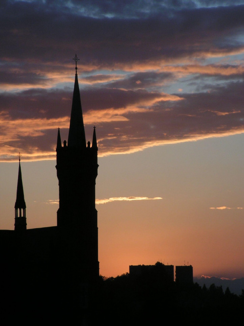 Kościół św. Katarzyny w blasku zachodzącego słońca