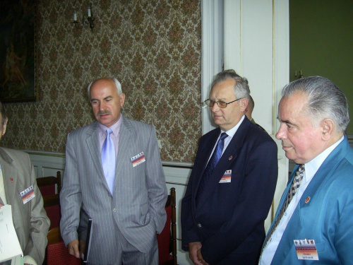 W kuluarach od lewej ; Z.Szura, W Kawalec, J Górski. #Militaria #Konferencja #Osoby