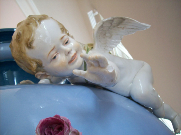 Piękno Miśnieńskiej porcelany :))
Aniołek z ogromnego wazonu :) #Miśnia #porcelan