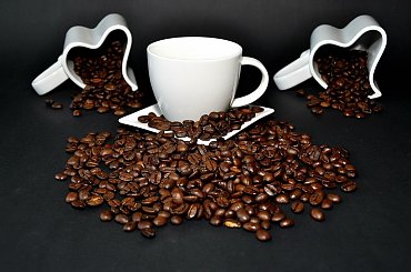 #FotografiaProduktowa #zabawa #światło #kawa #filiżanka