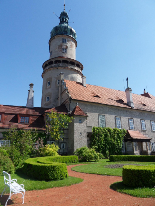 Zamek w Nowym Meste n. Metują #Czechy #park #zamek