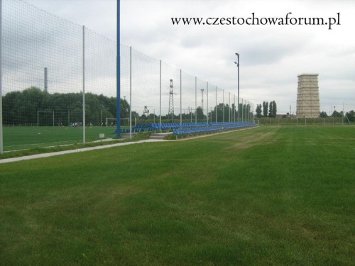 Boisko z naturalną nawierzchnią MSP RAKÓW (fot. www.czestochowaforum.pl) #rakow #boisko #trawiaste #czestochowa #czestochowaforum #rks #football