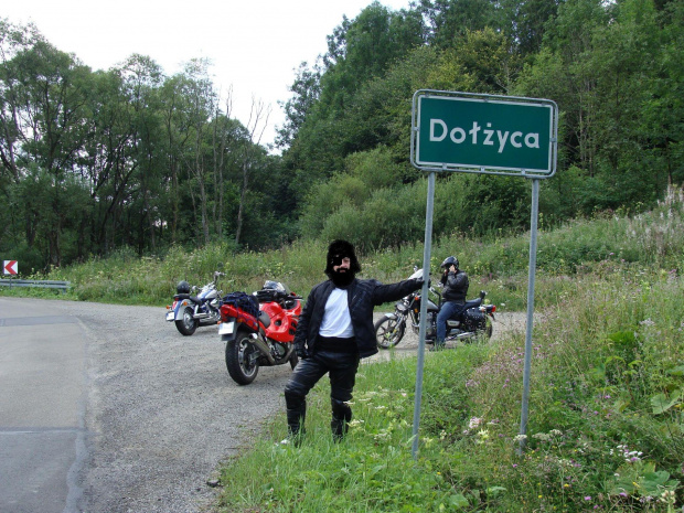 Dołżyca zdobyta przez piratów ....drogowych....(oczywiscie to zart)..w dali nasze rumaki #bieszczady #motocyklem #WyjazdyWakacyjne