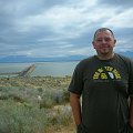 Remi i grobla laczaca Salt Lake City z Antelope Island Park.