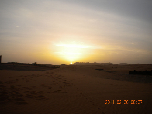 wschód słońca na saharze