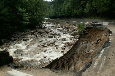 SZKLARSKA PORĘBA #SZKLARSKAPORĘBA #RZEKA #POWÓDŹ #ZAKRĘT #DZIURA #ZNISZCZENIE #ZNISZCZENIA #DROGA #WYRWA #SZKODY