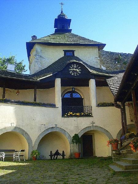 Dziedziniec zamku Dunajec w Niedzicy.