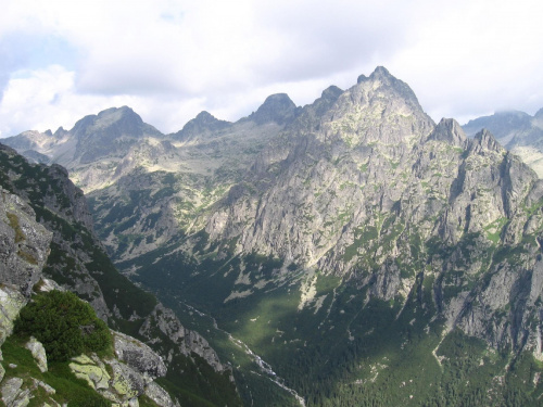Pośrednia Grań, Żółty Sz, Mały Lodowy, Ostry Szczyt i Jaworowy Szczyt #Góry #Tatry