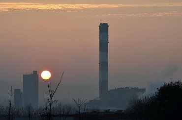 #ZachódSłońca #komin #mgła #TerenyZurbanizowane