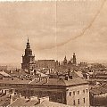 Kraków_Widok częściowy na zamek i wieżę ratuszową