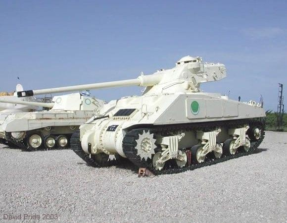 Egipski Sherman z wierzą AMX-13