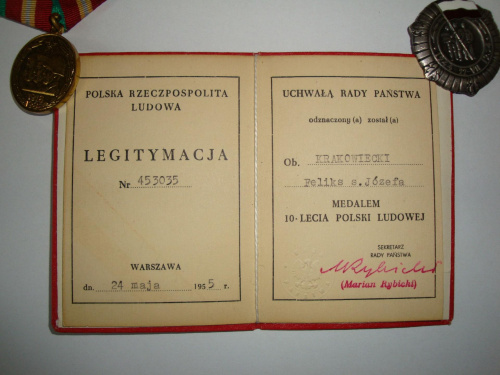 Wnętrze książeczki nadawanej z medalem .24 maj 1955r.