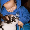 :) #dziecko #królik #zabawa