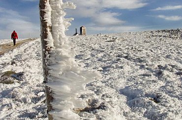 Śnieżne Kotły przywitały nas śniegiem i zimnym wiatrem. #Karkonosze #SzklarskaPoręba #góry #krajobraz #zima #ŚnieżneKotły