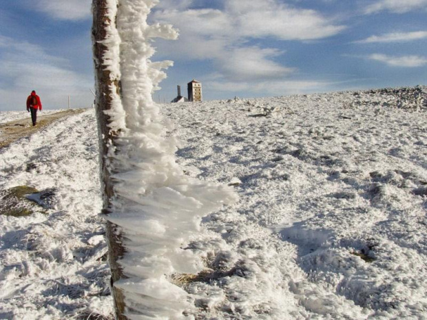 Śnieżne Kotły przywitały nas śniegiem i zimnym wiatrem. #Karkonosze #SzklarskaPoręba #góry #krajobraz #zima #ŚnieżneKotły