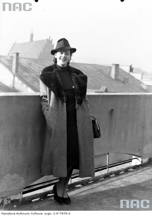 Helena Grossówna na dachu Pałacu Prasy w Krakowie_1926-1939 r.
