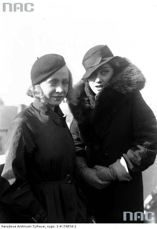 Aktorki Jadwiga Andrzejewska i Irena Eichlerówna_1933 r.