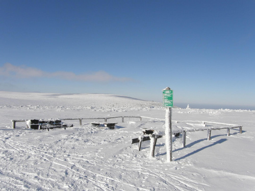 Miejsce postoju dla zmęczonych turystów na drodze na Śnieżkę ;) #karkonosze #zima #góry