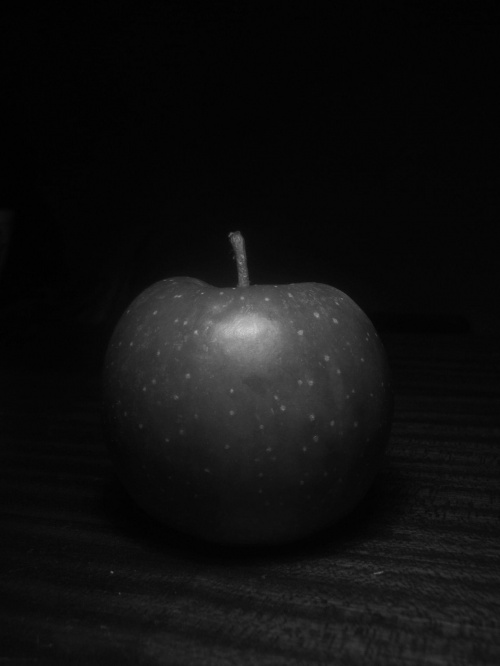jabłko w mroku #MartwaNatura