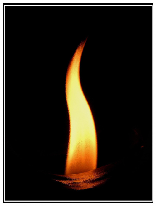 Rozłąka osłabia mierne uczucie, a wzmaga wielkie, jak wiatr gasi świecę, a rozpala ogień.
Francois de la Rochefoucauld (1613 - 1680) #Ogień