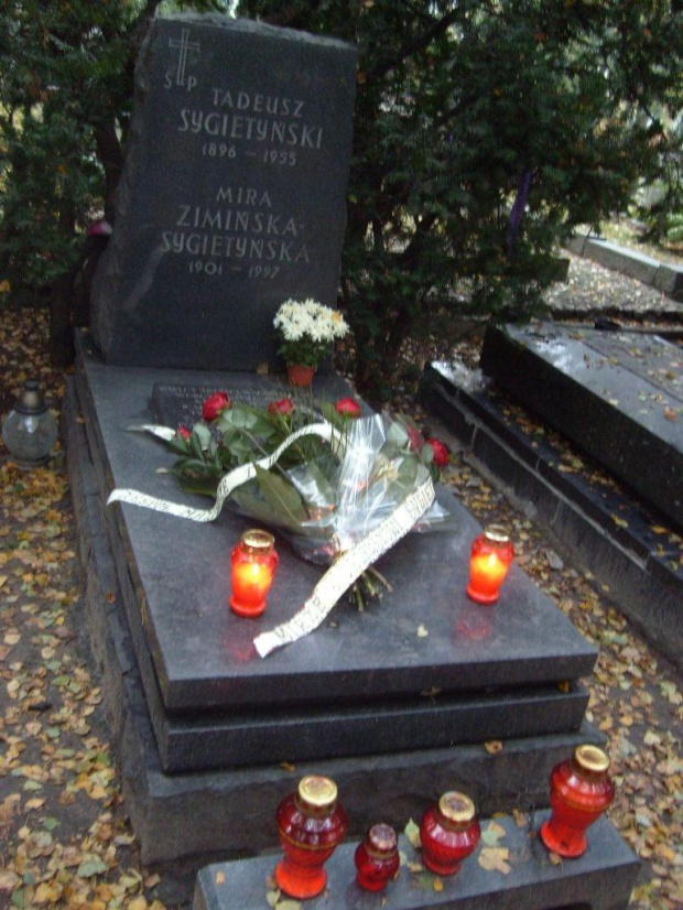Grób Miry Zimińskiej - Sygietyńskiej i jej męża Tadeusza Sygietyńskiego na Cmentarzu Wojskowym na Powązkach w Warszawie