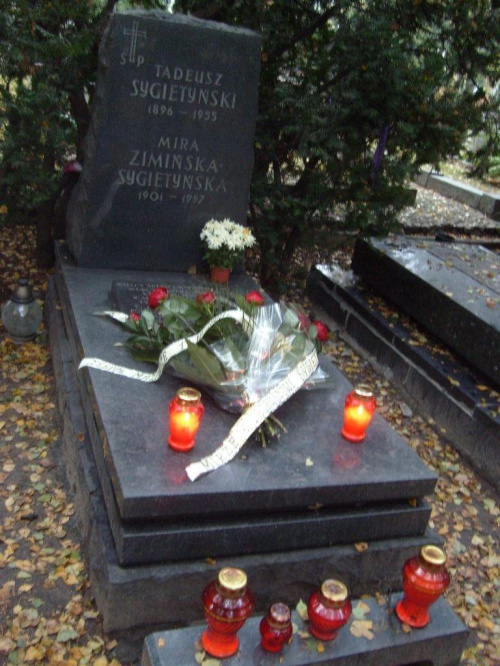 Grób Miry Zimińskiej - Sygietyńskiej i jej męża Tadeusza Sygietyńskiego na Cmentarzu Wojskowym na Powązkach w Warszawie