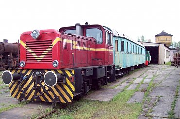 Pociąg Salonowy prowadzi LDH18-001 #Salonka #TOZK #Pyskowice #LDH18 #Kolej #Lokomotywa #Wagon #Spalinowóz #Skansen