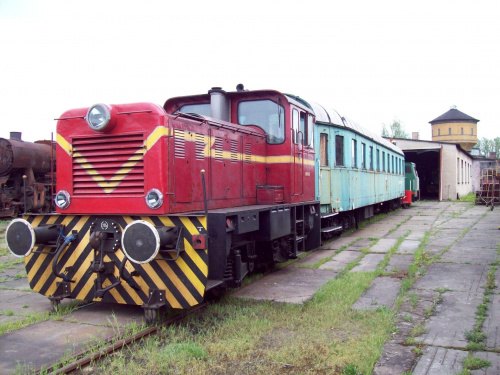Pociąg Salonowy prowadzi LDH18-001 #Salonka #TOZK #Pyskowice #LDH18 #Kolej #Lokomotywa #Wagon #Spalinowóz #Skansen