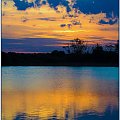 Mazury, wschód słońca nad jeziorem Szymoneckim. #Mazury #jezioro #wschód #słońce #woda #kolory #niebo #chmury