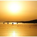 Chorwacja czerwiec 2010 ,zatoczka przy Campingu Vestar k/Rovinj.Cisza,spokój,cudowne zakończenie upalnego dnia.Łódeczki kołyszace sie na wodzie,złote promienie słońca długie wieczory nad brzegiem morza.Wspomnienia pozostaną