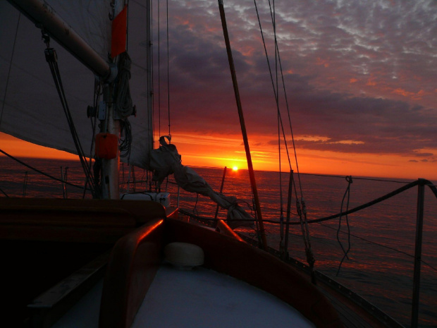 Zachód słońca - gdzieś na środku Bałtyku #rejs #Bałtyk #ZachódSłońca #morze