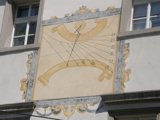 Jeden z zegarów słonecznych w Pradze..niezbyt dokładny ;) #praga #czechy #zegar