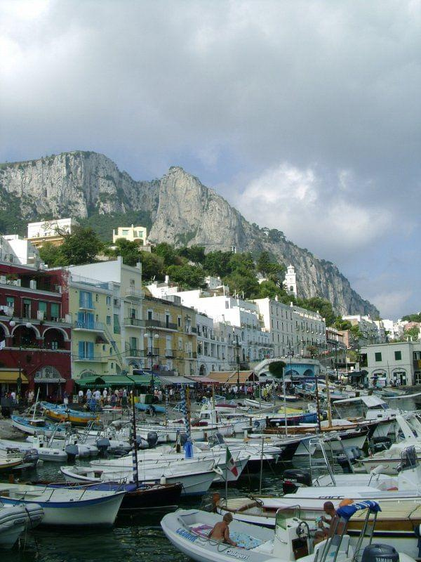 Capri #Włochy #italia #łodzie #port