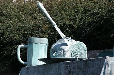 Fragment przystanku obok libereckiego teatru, mi się podoba zwłaszcza mucha na nożu :) #Czechy #Liberec #ArchitekturaUżytkowa