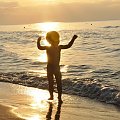 Taniec do Boga Słońca !!! #morze #zachód #plaża #dzieci