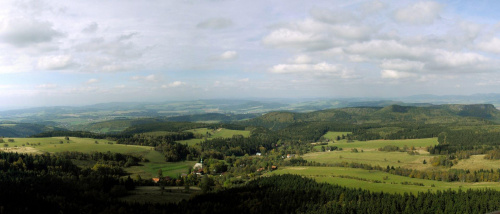 Panorama widoczna z punktu widokowego na Szczelincu Wielkim #Szczeliniec #panorama #KotlinaKłodzka