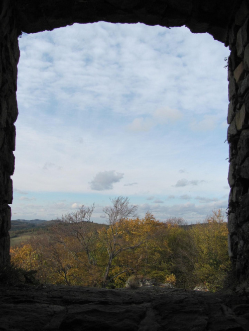 Widok z okna wieży zamkowej we Wleniu #WleńskiGródek #Wleń