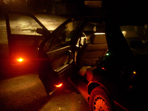 Widok na wnętrze samochodu nocą #AlfaRomeo #wnętrze #noc #WidokNocą
