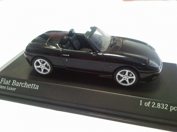 moja pierwsza... śliczny model Minichamps, niestety lekko uszkodzony :-( #Barchetta #model #Fiat #Minichamps #leaf