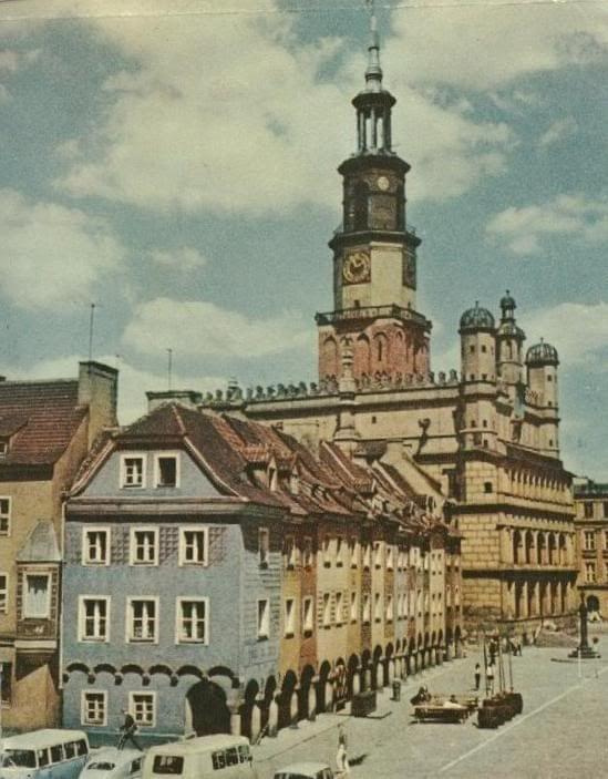 Poznań_Ratusz i domki budnicze na Stary Rynku 1970 r.