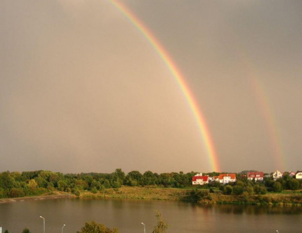 Widok z mojego okna.Widok na wprost.Czasem można zobaczyć tu tęczę...