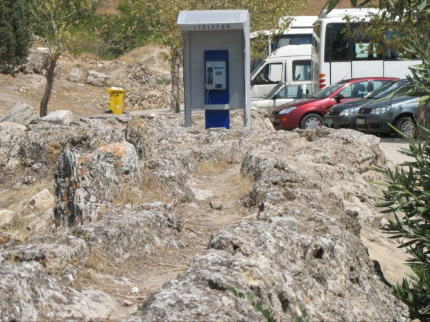 Pamukkale czyli wapienne tarasy i Heirapolis uzdrowisko rzymskie z początku naszej ery. Na mnie więkse wrażenie zrobiły ruiny miasta po których można swobodnie chodzić.