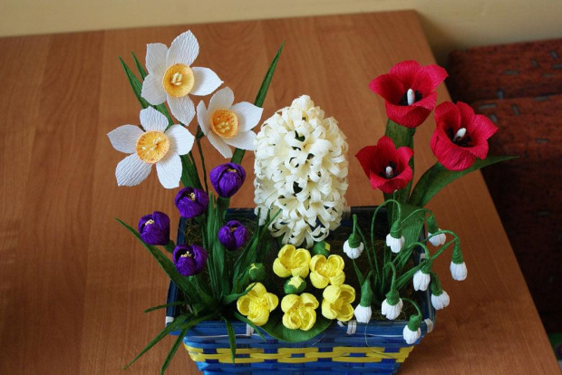 Wiosenne kwiaty #bibuła #dekoracje #hobby #KompozycjeKwiatowe #krepina #KwiatyZBibuły #MojePrace #pomysły #RobótkiRęczne