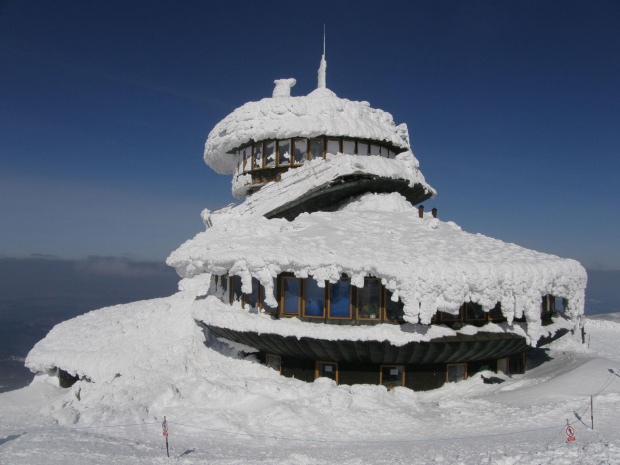 kiepsko.. #architektura #góry #karkonosze #katastrofa #śnieg #śnieżka #talerze #zima #żywioł