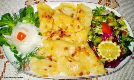 Pierogi wg Tenshii
Przepisy do zdjęć zawartych w albumie można odszukać na forum GarKulinar .
Tu jest link
http://garkulinar.jun.pl/index.php
Zapraszam. #pierogi #obiad #jedzenie #gotowanie #kulinaria #PrzepisyKulinarne